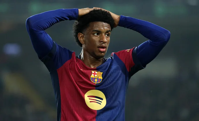 Alejandro Balde tiene tiempo de recuperarse para la ida contra el Inter