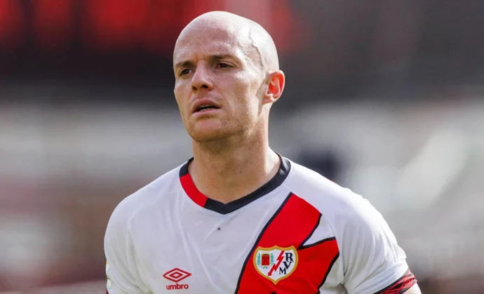 Íñigo Pérez sigue teniendo muchas dudas de alinear a Isi de titular