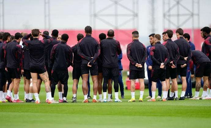 Penúltima sesión de la semana del Sevilla sin contratiempos