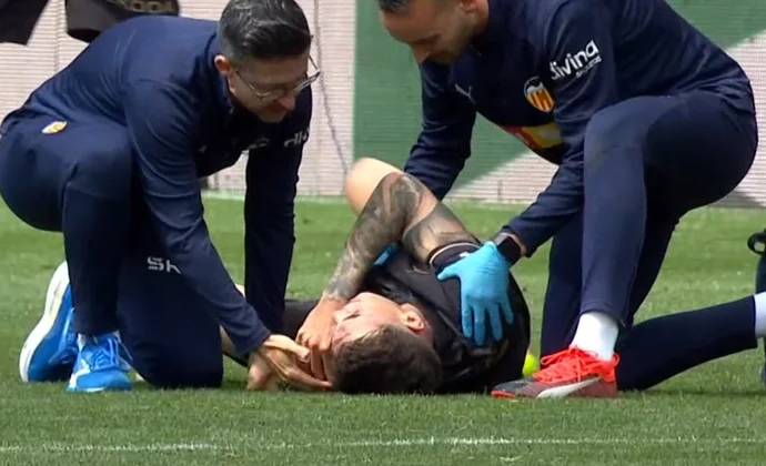 Barrenechea se retira del partido de Vallecas por molestias en el hombro