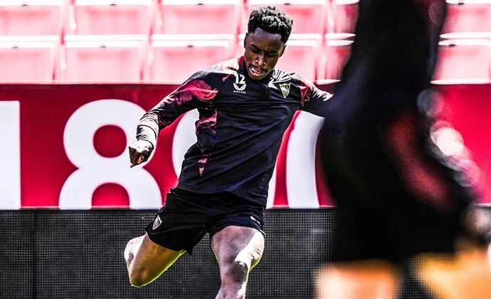 El Sevilla completa la última sesión en el estadio sin los tres lesionados