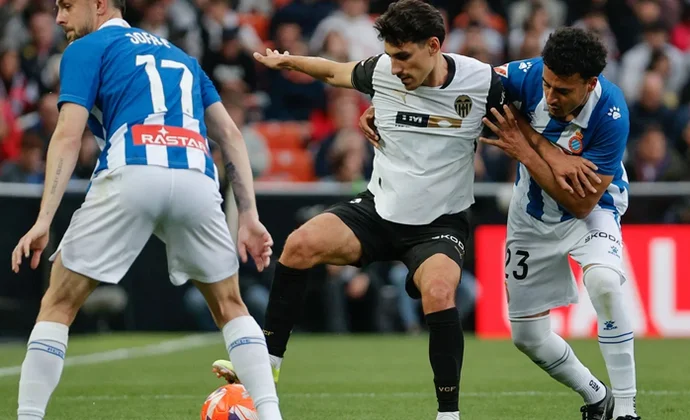 El Comité retira la tarjeta amarilla que André Almeida vio contra el Espanyol