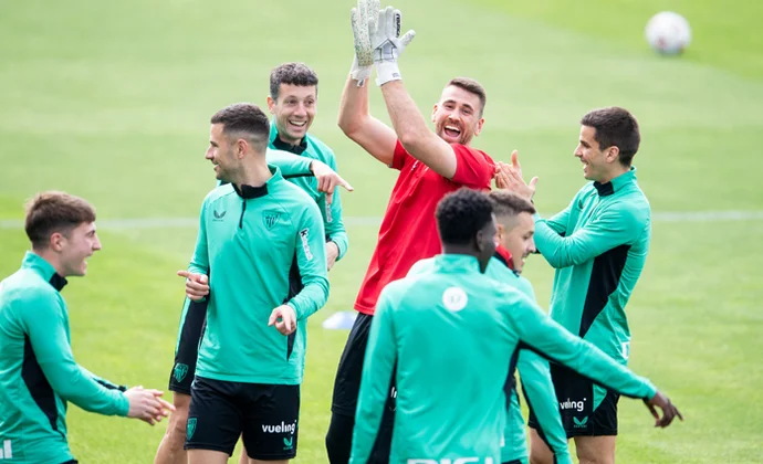 El Athletic se ejercitó este domingo con la única baja de Sancet