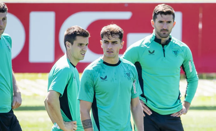 El Athletic inicia la semana sin Oihan Sancet