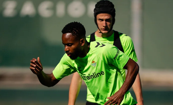 Bakambu vuelve al grupo y Pellegrini solo tiene tres bajas