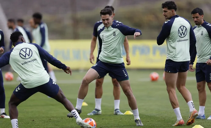 Fabio Silva y Cillessen empiezan la semana al margen del grupo, pero tocando balón