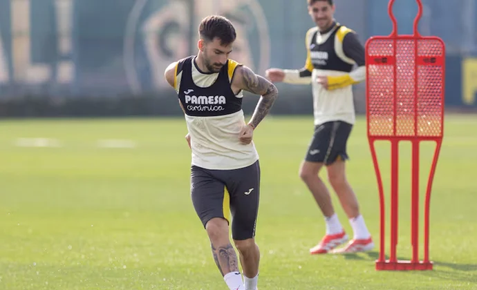 Baena completa la sesión con el grupo y Gerard Moreno hace una parte