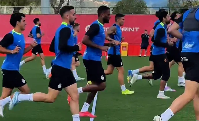 Muriqi, Asano y Navarro repiten con el grupo, pero Morlanes ha recaído