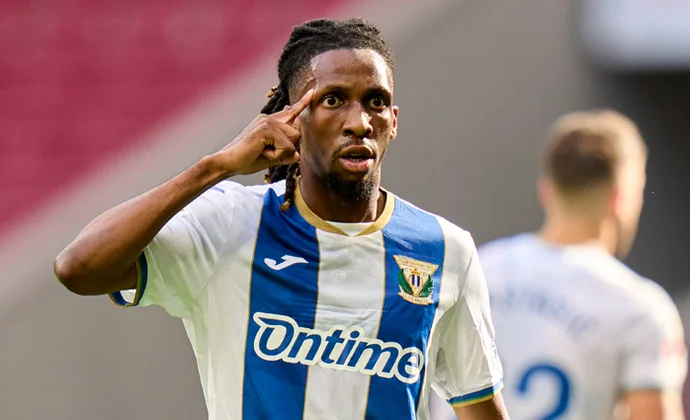 El Valencia presenta una oferta de contrato a Yvan Neyou, todavía sin acuerdo