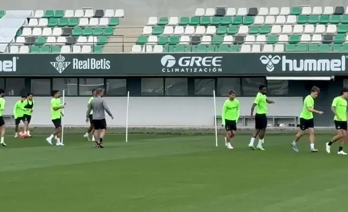 El Betis completa la sesión del sábado sin los tres lesionados