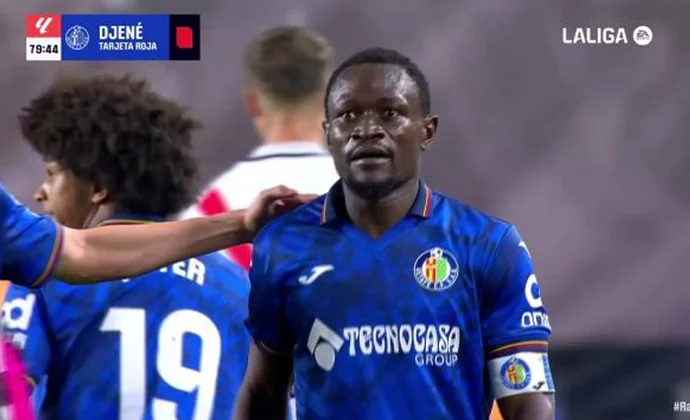 Djené será castigado con una sanción de 2 a 5 partidos