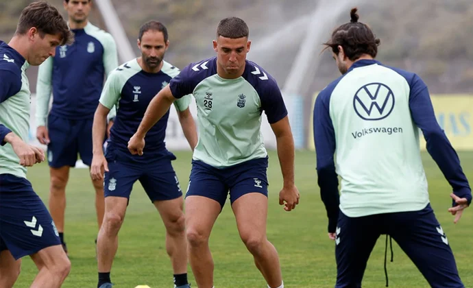 Sin rastro de Fabio Silva y McKenna en la vuelta al trabajo