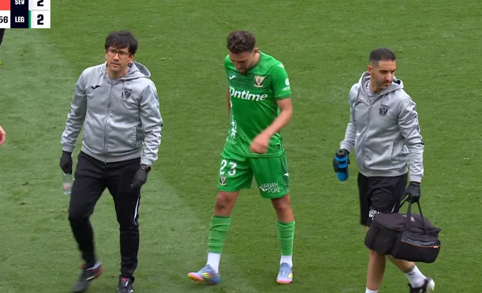 Munir se retira cojeando del Sánchez Pizjuán