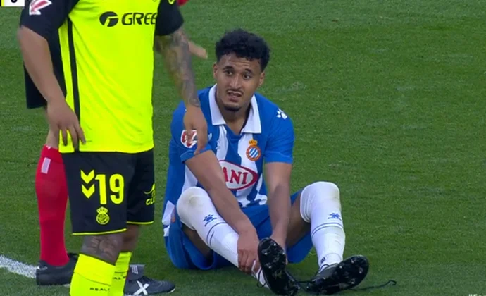 Omar El Hilali es sustituido por problemas en el tobillo