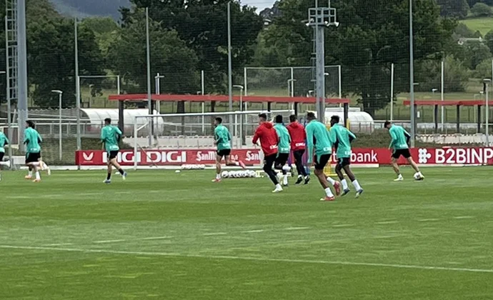 El Athletic se ejercita en Lezama sin Sancet ni Nico Williams