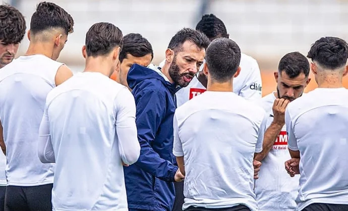 Enzo Barrenechea empieza la semana al margen del grupo