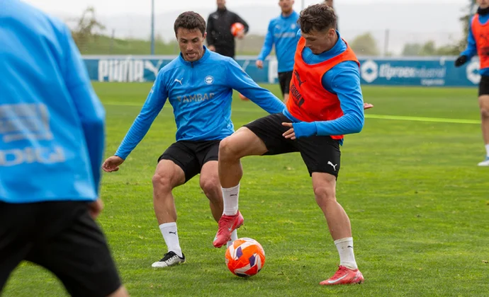 El Alavés retoma los entrenamientos con una baja y una duda en el once
