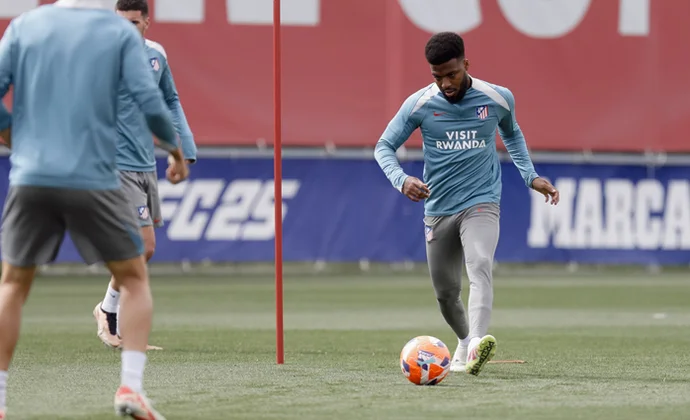 Alvarez descansa, Barrios gestiona las cargas y Riquelme sigue con problemas físicos