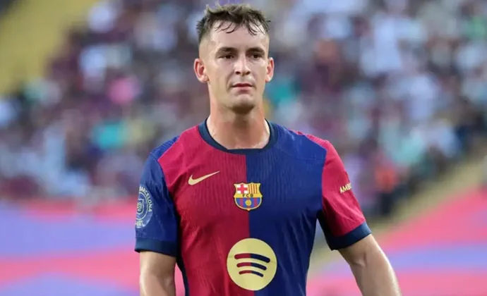 Casadó se ofrece para tener minutos ya, pero Flick le pone freno