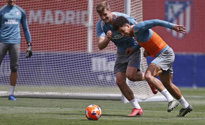 Alvarez y Witsel vuelven al grupo. Riquelme y Azpilicueta, al margen