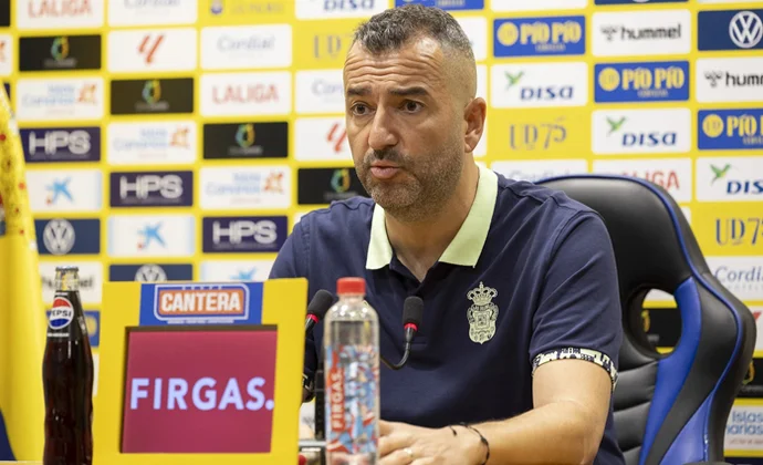 Diego Martínez esconde sus intenciones con Fabio Silva, Cillessen y Januzaj y explica cómo llega el equipo