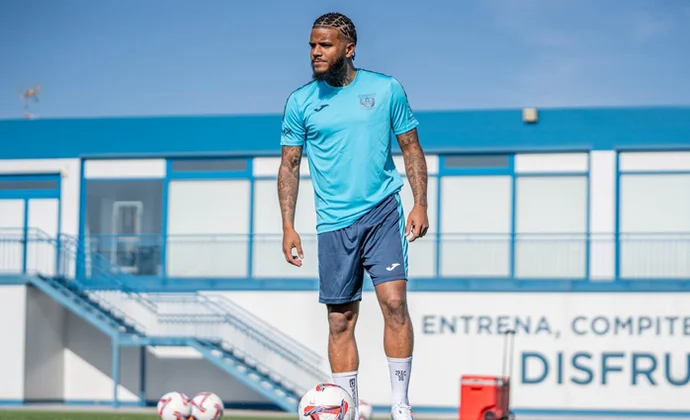 Rosier se ejercita con aparente normalidad y Juan Cruz pasa a trabajar al margen