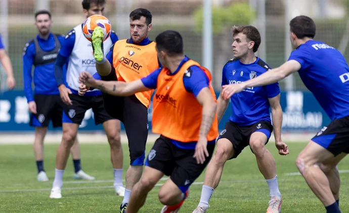 Vicente Moreno sigue trabando en base a una defensa de cuatro