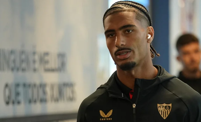 El cambio de Badé en Vigo fue por un golpe en el ojo