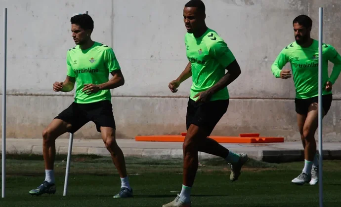 Natan y Bartra entrenan con normalidad. Lo Celso y Fornals se quedan en el gimnasio