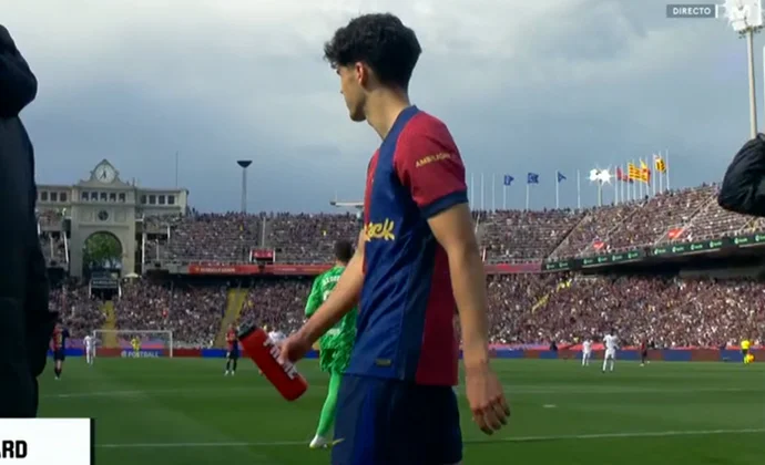 Cubarsí se retira con molestias del partido contra el Real Madrid