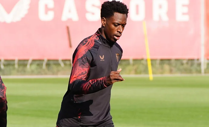 Lokonga y Söw se ejercitan con el grupo en la vuelta al trabajo