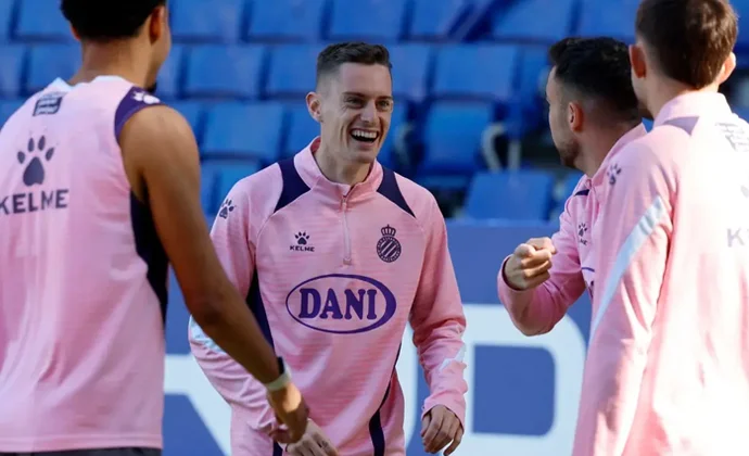 Pol Lozano empieza la semana con el grupo