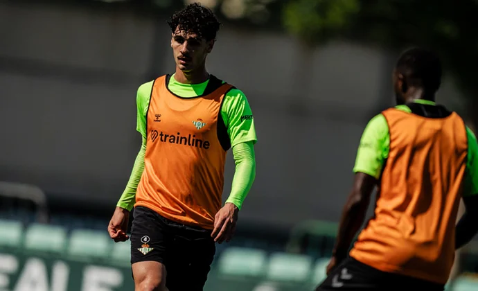 El Betis se ejercita este martes sin Fran Vieites ni los cuatro lesionados