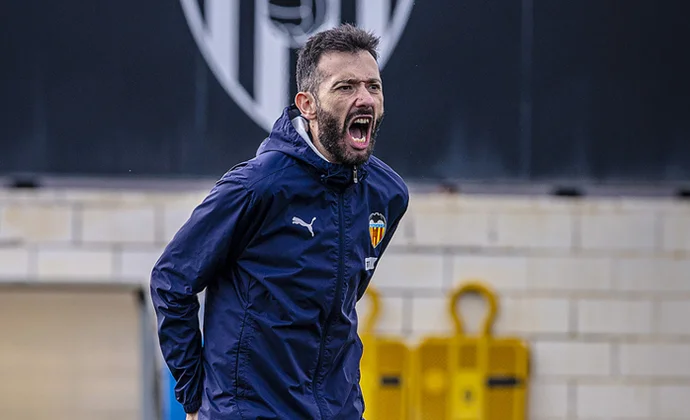 Corberán ha ensayado hoy con tres centrales mientras Foulquier arrastra un proceso vírico