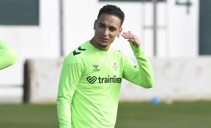 El Betis completa la última sesión sin los cinco lesionados