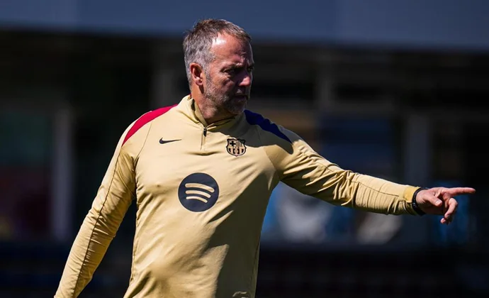 Flick ensaya con su once de gala para enfrentarse al Espanyol