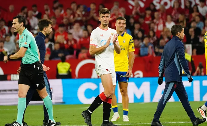 El parte médico de Kike Salas descarta rotura y confirma una sobrecarga