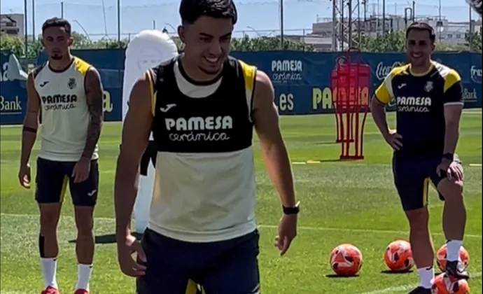 Kiko Femenia y Thierno Barry completan la sesión e Ilias Akhomach participa en los rondos