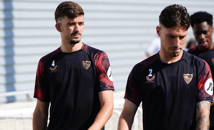 Kike Salas se incorpora al grupo en la sesión previa al partido