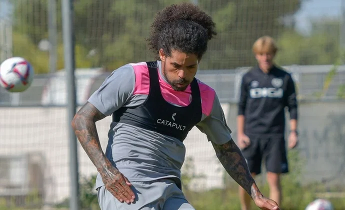 Aridane vuelve al grupo, pero Camello sigue al margen