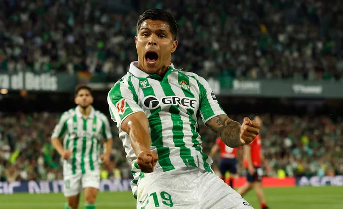 Cucho y Carvalho apuntan al trámite contra el Valencia al no tener ficha en Europa