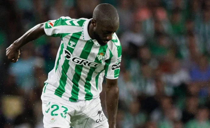 Sabaly no está descartado para la final contra el Chelsea