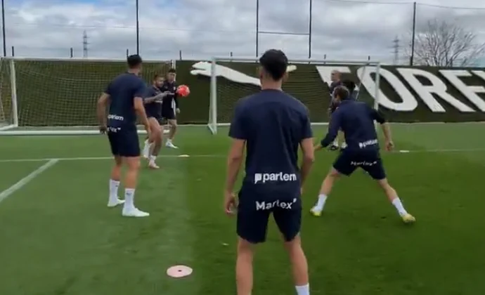 Miovski y Miguel siguen sin aparecer con el grupo en la segunda sesión de la semana