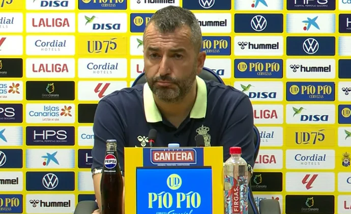 Diego Martínez habla de Fabio Silva, Bajcetic y su futuro en una rueda de prensa cortada por interferencias