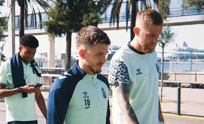 McBurnie se lesiona en el calentamiento y le sustituye Jaime Mata