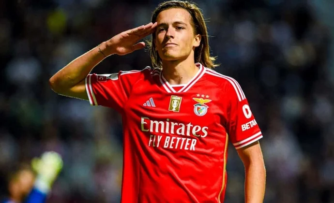 El Real Madrid inicia negociaciones con el Benfica por Álvaro Fernández Carreras