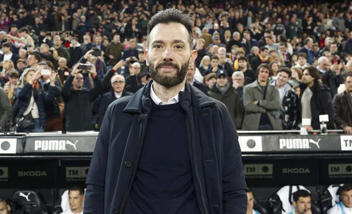 Lim dará más poder a Corberán en los fichajes y el papel de Corona quedará reducido