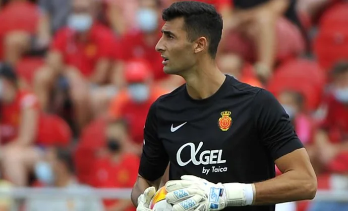 Greif no acepta la oferta de renovación y se genera un grave problema en la portería