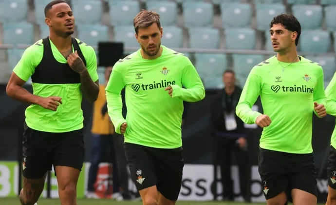 Lo Celso se incorpora al grupo en la sesión completada en el Stadion Wrocław