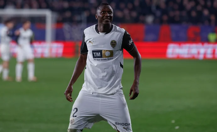 Umar Sadiq acaba su cesión en Mestalla y regresa a la Real Sociedad